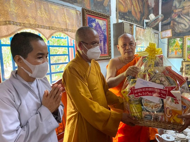 Chúc mừng Tết cổ truyền Chôl Chnăm Thmây đến Hòa thượng Kim Rêne Chúc mừng Tết cổ truyền Chôl Chnăm Thmây đến Hòa thượng Kim Rêne