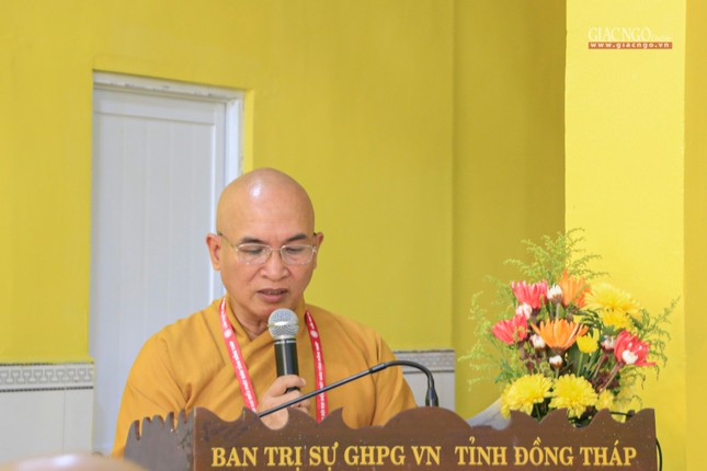 Thượng tọa Thích Minh Sơn, Phó Thư ký kiêm Chánh Văn phòng Ban Trị sự Phật giáo tỉnh thông qua danh sách Ban Chứng minh, Chủ tọa đoàn, Ban Kiểm soát, Ban Thư ký Đại hội tại phiên trù bị