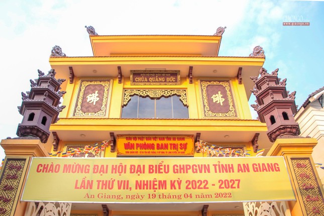 Các chùa trên địa bàn tỉnh An Giang cũng đồng loạt treo cờ, biểu ngữ chào mừng Các chùa trên địa bàn tỉnh An Giang cũng đồng loạt treo cờ, biểu ngữ chào mừng