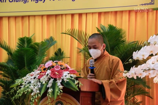 Đại đức Thích Viên Minh, Phó Thư ký kiêm Chánh Văn phòng Ban Trị sự Phật giáo tỉnh An Giang trình nội quy đại hội