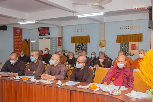 Chư Tăng tham dự phiên họp Chư Tăng tham dự phiên họp