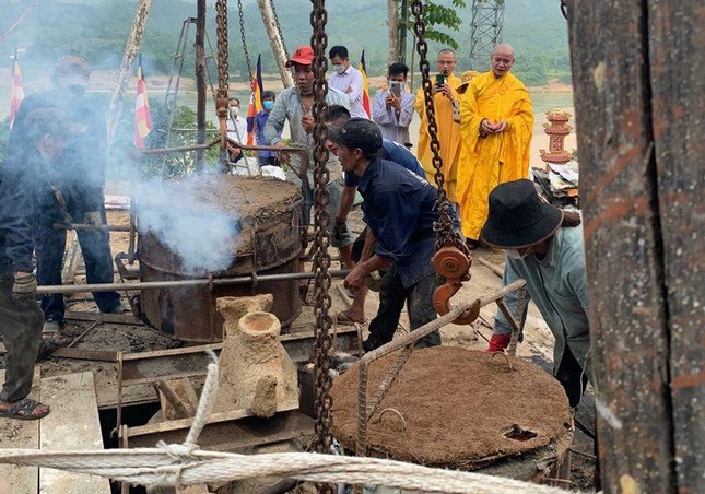 Rót đồng đúc đại hồng chung