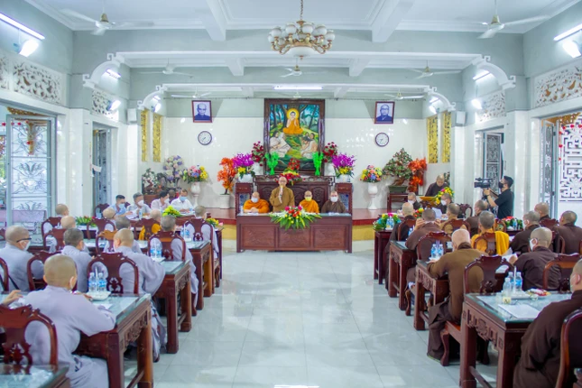 Quang cảnh buổi họp