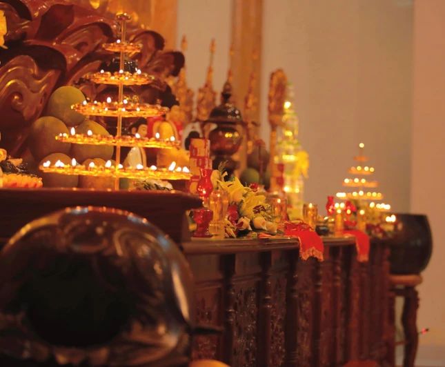 Những ngọn đèn sẽ luôn được thắp sáng trong suốt pháp hội