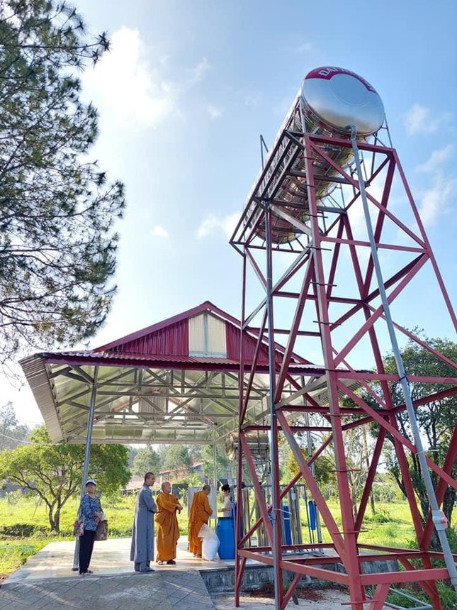 Giếng nước sạch được đặt trong khuôn viên thiền viện Trúc Lâm Đạo Nguyên Giếng nước sạch được đặt trong khuôn viên thiền viện Trúc Lâm Đạo Nguyên