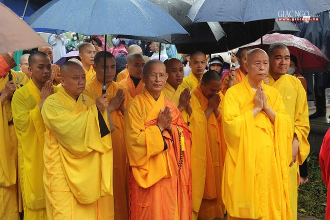 Tiễn biệt vị giáo phẩm khả kính ở đất cố đô Tiễn biệt vị giáo phẩm khả kính ở đất cố đô