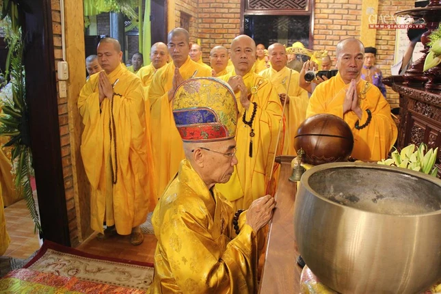 Hòa thượng Thích Quang Nhuận, đương vi sám chủ Hòa thượng Thích Quang Nhuận, đương vi sám chủ