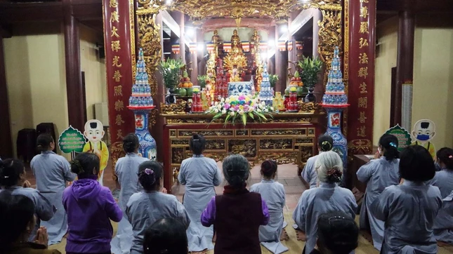 Phật tử thành kính mừng lễ Phật đản