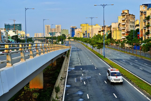 Một góc Sài Gòn trong những ngày giãn cách phòng chống dịch Covid-19 - Ảnh: Trần Thế Phong Một góc Sài Gòn trong những ngày giãn cách phòng chống dịch Covid-19 - Ảnh: Trần Thế Phong