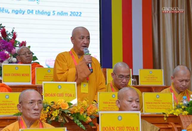 Hòa thượng Thích Huệ Thông lấy ý kiến biểu quyết nhân sự dự kiến Ban Trị sự Phật giáo tỉnh Bạc Liêu nhiệm kỳ 2022-2027