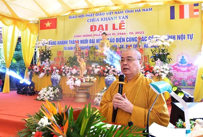 Hòa thượng Thích Thanh Nhiễu cung tuyên Thông điệp Phật đản Phật lịch 2566 của Đức Quyền Pháp chủ GHPGVN