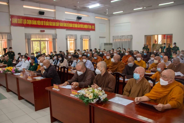 Chư tôn đức và đại biểu tham dự hội nghị Chư tôn đức và đại biểu tham dự hội nghị