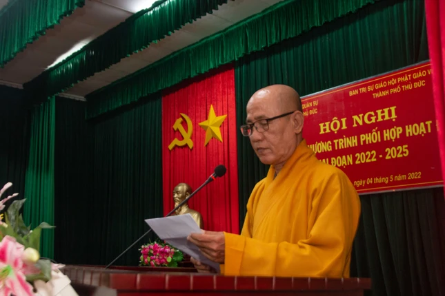 Hòa thượng Thích Minh Truyền phát biểu tại hội nghị Hòa thượng Thích Minh Truyền phát biểu tại hội nghị