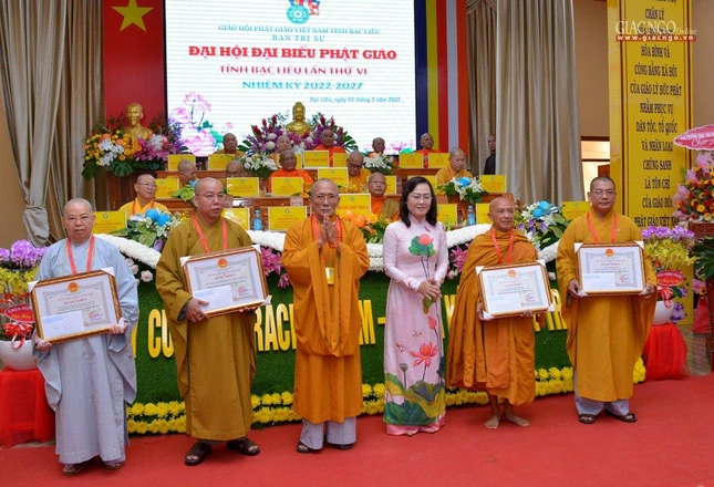 Chư tôn đức Tăng Ni nhận Bằng khen