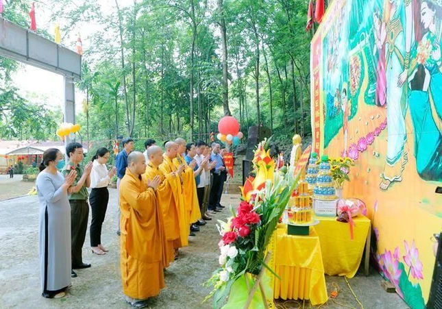 Dâng hương cầu nguyện