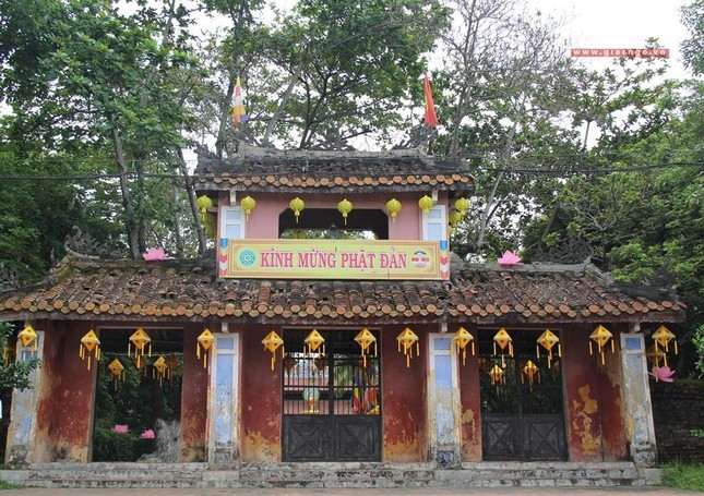 Cố đô với sắc vàng của lồng đèn