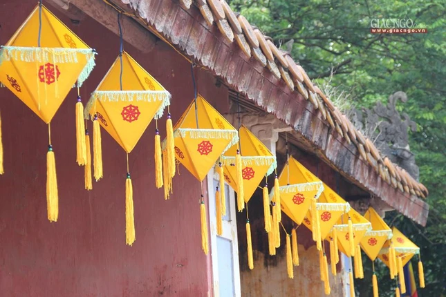 Đèn lồng mừng Phật đản