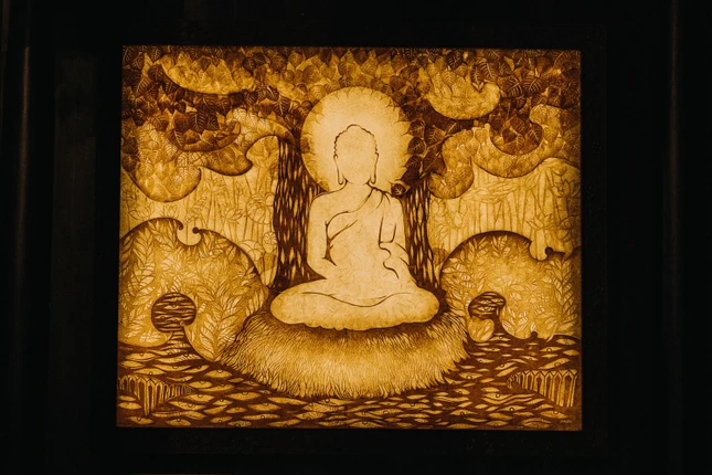 Tranh Đức Phật thành đạo trên chất liệu trúc chỉ tại chánh điện Huyền Không Sơn Thượng