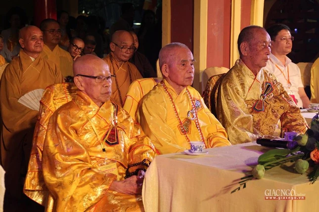 Chư tôn giáo phẩm tham dự buổi lễ