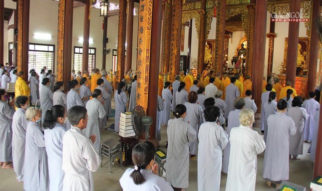 Tăng Ni, Phật tử tham dự lễ tụng kinh Pháp hoa trong tuần lễ Phật đản