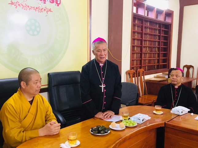 Giám mục Anphong Nguyễn Hữu Long phát biểu