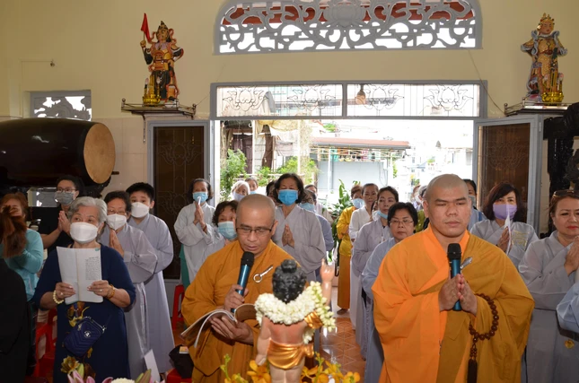 Thành kính lễ 12 lạy ôn lại cuộc đời Đức Phật