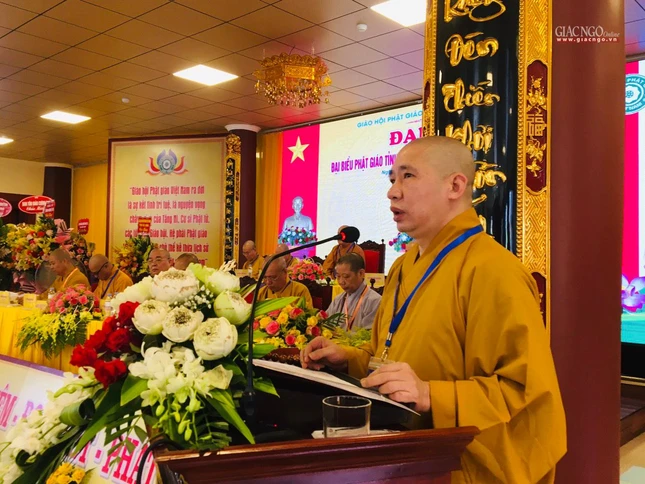 Thượng tọa Thích Thanh Tuấn thông qua các quyết định khen thưởng của Hội đồng Trị sự GHPGVN