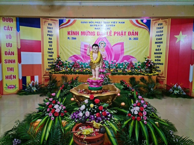 Phật giáo huyện Mỹ Xuyên thiết trí lễ đài Kính mừng Phật đản tại chùa Phước Lâm