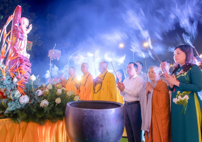 Niêm hương bạch Phật