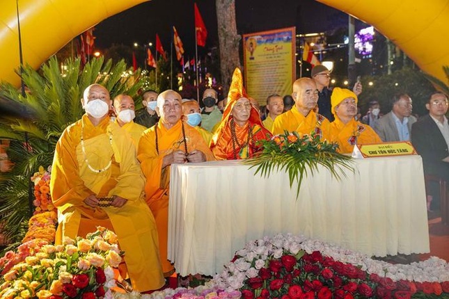 Chư tôn đức chứng minh buổi lễ