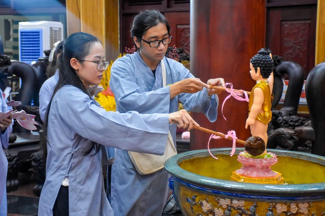 Cung kính Tắm Phật