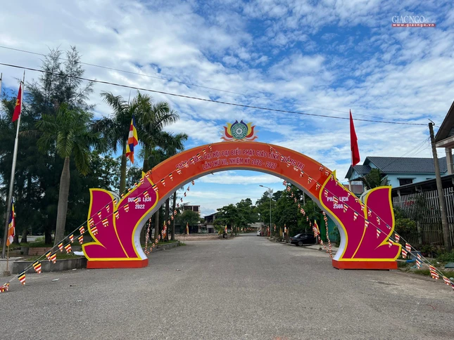 Ban Tổ chức thiết trí cổng chào mừng đại hội