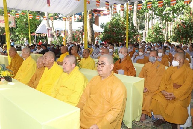 Chư tôn đức Tăng Ni, Phật tử tham dự buổi lễ