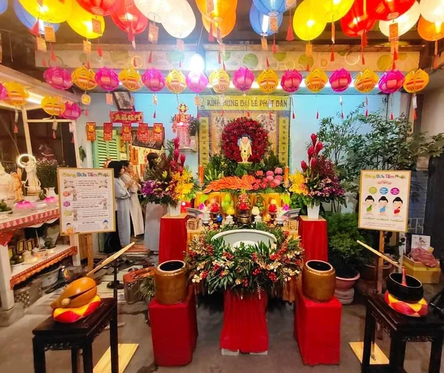 Lễ đài tại gia đình Phật tử Pháp Quang