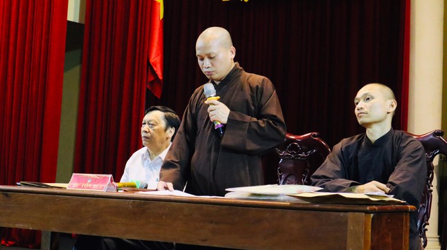 Đại đức Thích Đạo Mẫn phổ biến quy chế thi