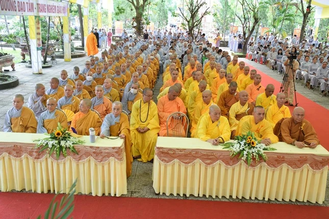 Chư Tăng Ni tham dự buổi lễ