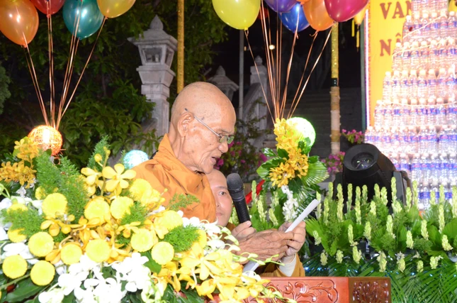 Trưởng lão Hòa thượng Giác Tường cung tuyên Thông điệp Đại lễ Phật đản Phật lịch 2566 của Đức Quyền Pháp chủ GHPGVN Trưởng lão Hòa thượng Giác Tường cung tuyên Thông điệp Đại lễ Phật đản Phật lịch 2566 của Đức Quyền Pháp chủ GHPGVN