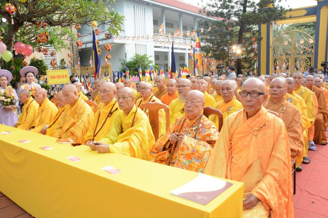 Chư tôn đức tham dự buổi lễ