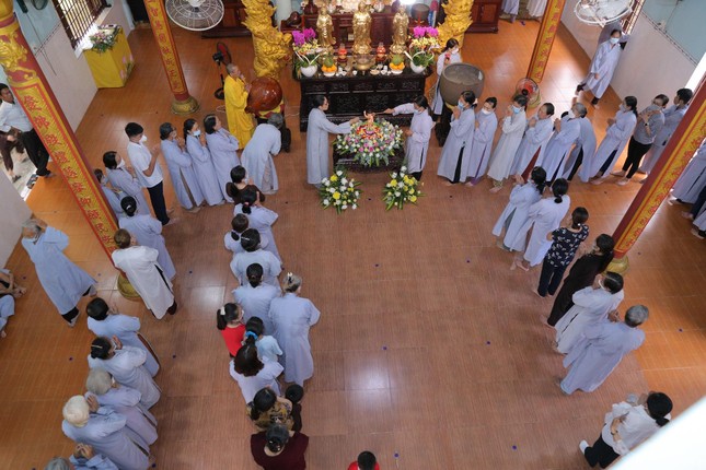 Quang cảnh buổi lễ Tắm Phật