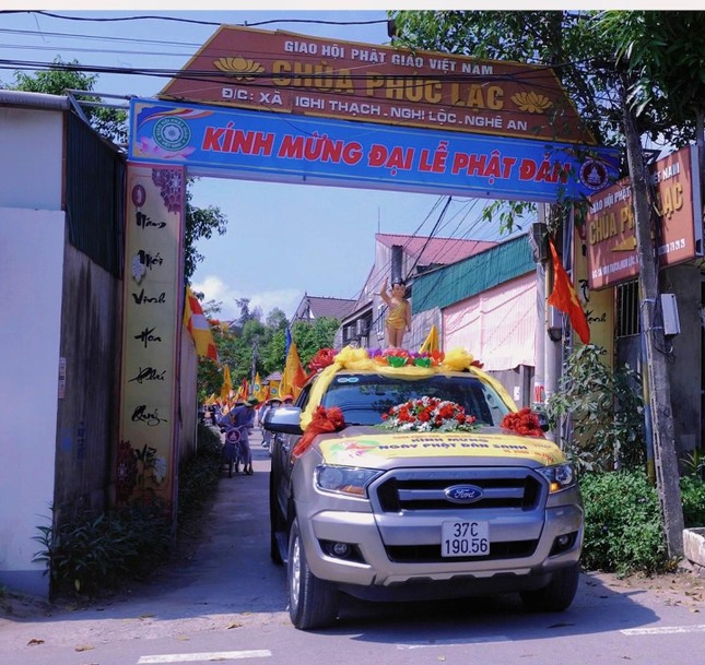 Đoàn xe khởi hành từ chùa Phúc Lạc