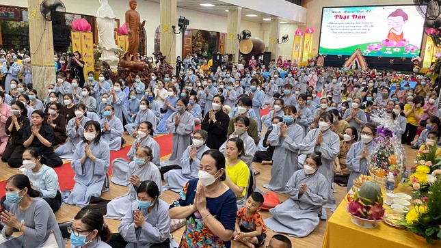Đông đảo Phật tử về tham dự lễ