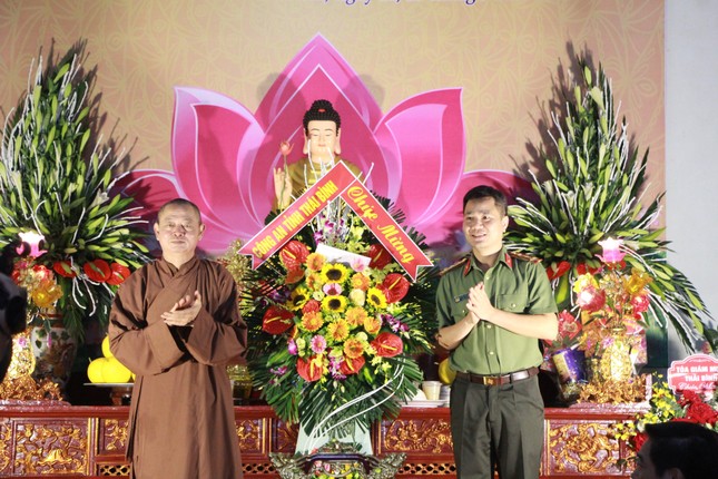 Công an tỉnh Thái Bình tặng hoa chúc mừng Công an tỉnh Thái Bình tặng hoa chúc mừng