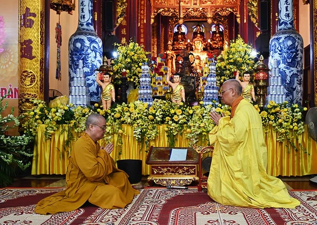 Nhị vị Hòa thượng đối thú an cư