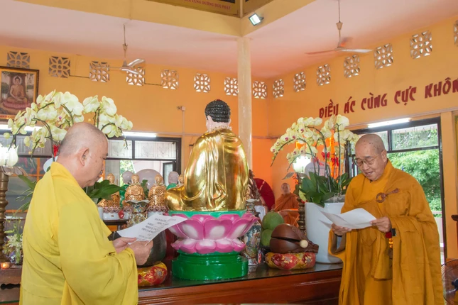 Nhị vị Hòa thượng đối thú an cư