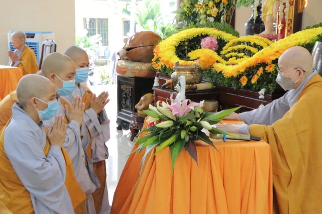 Chư Ni chùa Kiều Đàm tác pháp thọ an cư