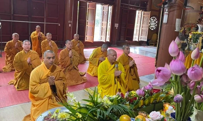 Chư Tăng tác pháp thọ an cư tại trường hạ chùa Khải Nam