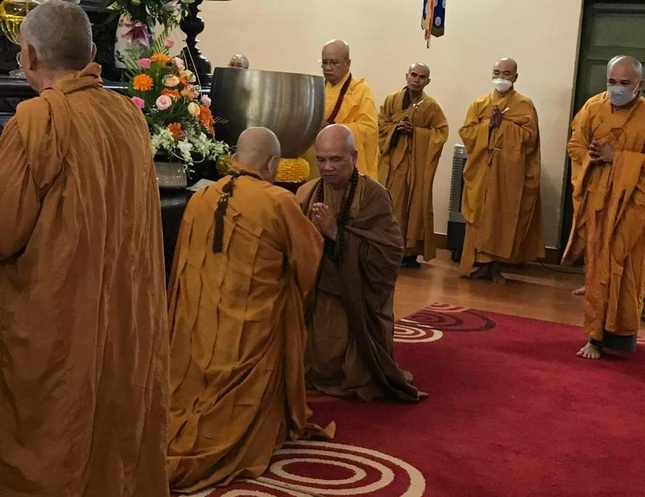 Nhị vị Hòa thượng đối thú an cư