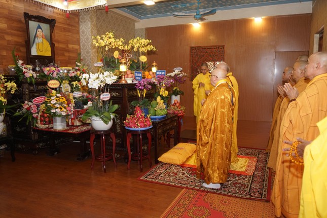 Chư tôn đức thành kính tưởng niệm Ni trưởng Thích nữ Đàm Minh