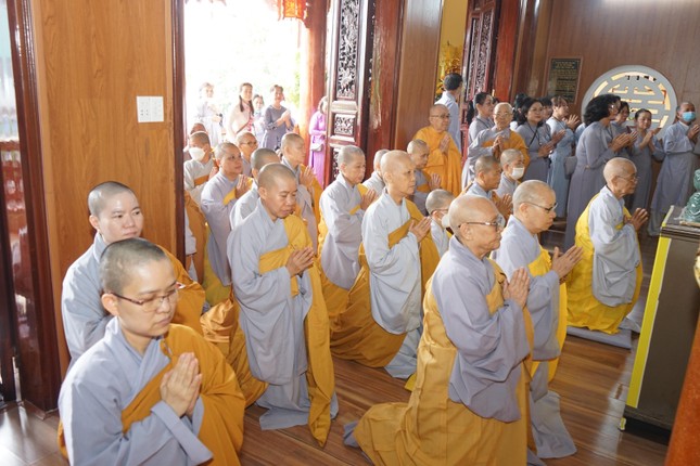 Môn đồ pháp quyến thành kính tưởng niệm