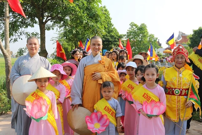 Hân hoan kính mừng Khánh đản Đức Thế Tôn - Ảnh: chùa Tường Vân Hân hoan kính mừng Khánh đản Đức Thế Tôn - Ảnh: chùa Tường Vân